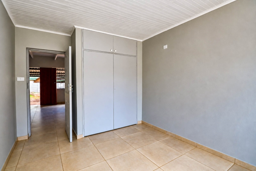 5 Bedroom Property for Sale in Wierda Park Gauteng