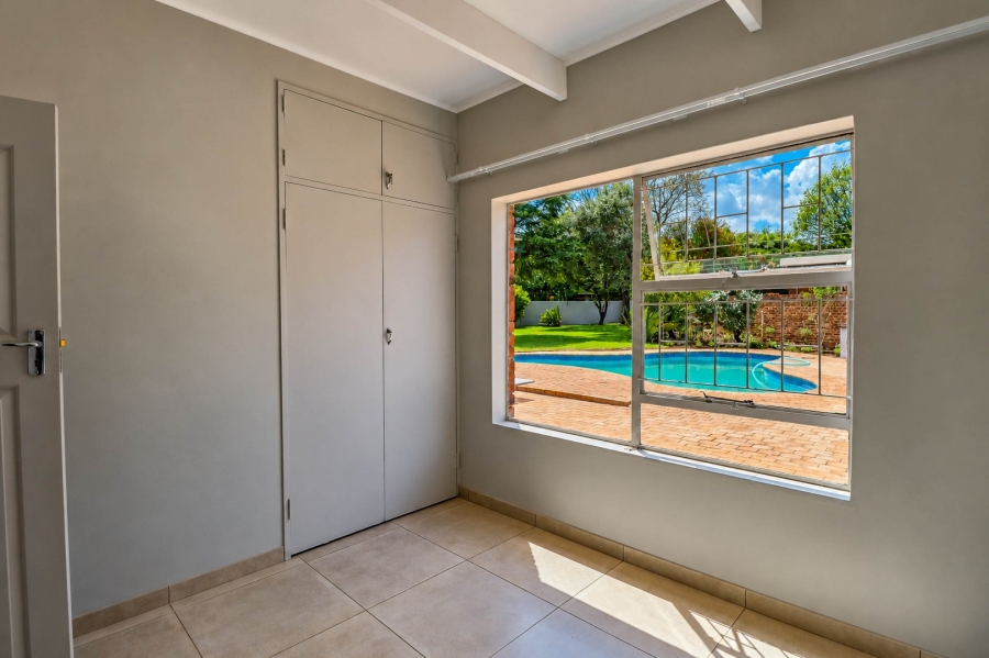 5 Bedroom Property for Sale in Wierda Park Gauteng