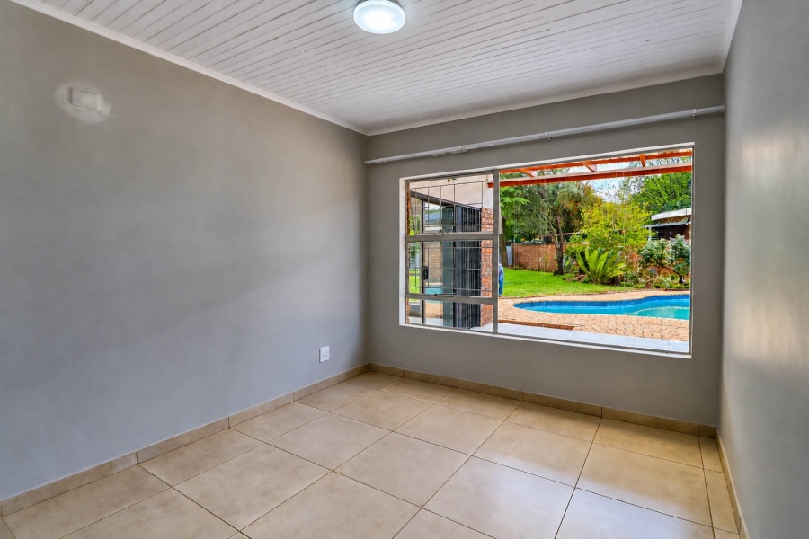 5 Bedroom Property for Sale in Wierda Park Gauteng