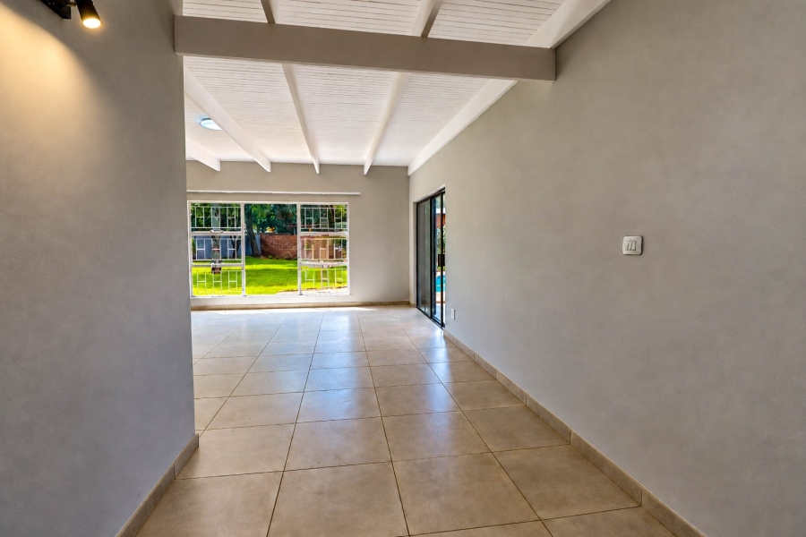 5 Bedroom Property for Sale in Wierda Park Gauteng