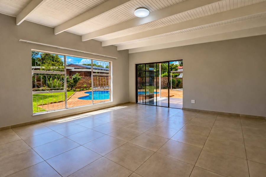 5 Bedroom Property for Sale in Wierda Park Gauteng