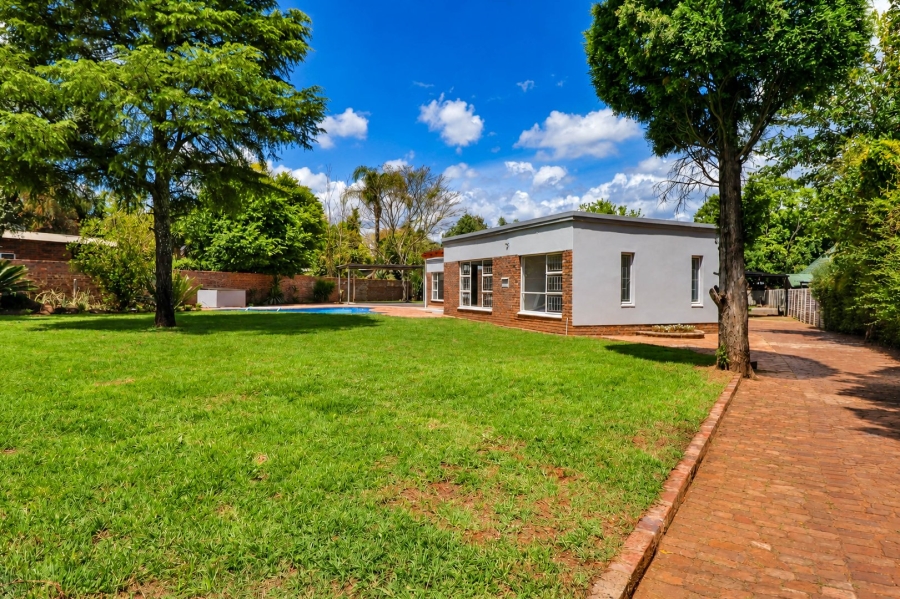 5 Bedroom Property for Sale in Wierda Park Gauteng