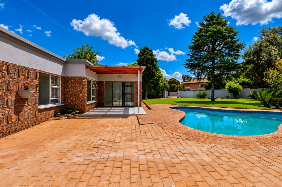 5 Bedroom Property for Sale in Wierda Park Gauteng