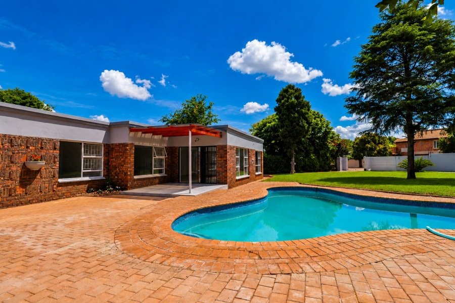 5 Bedroom Property for Sale in Wierda Park Gauteng