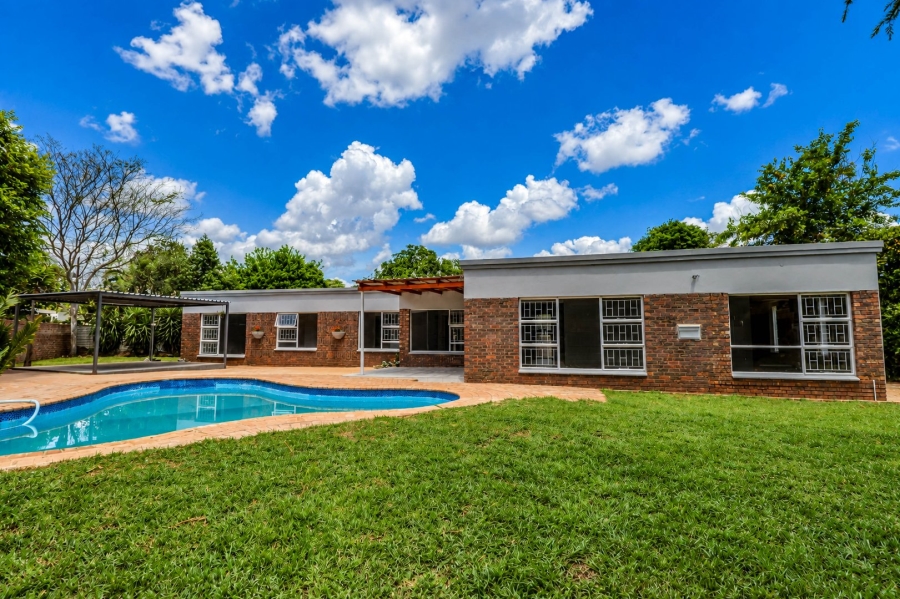 5 Bedroom Property for Sale in Wierda Park Gauteng