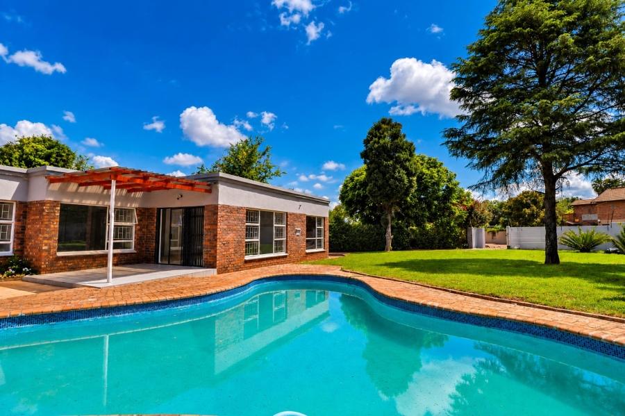 5 Bedroom Property for Sale in Wierda Park Gauteng