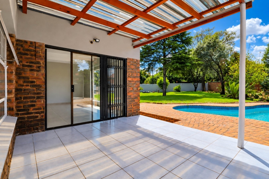 5 Bedroom Property for Sale in Wierda Park Gauteng