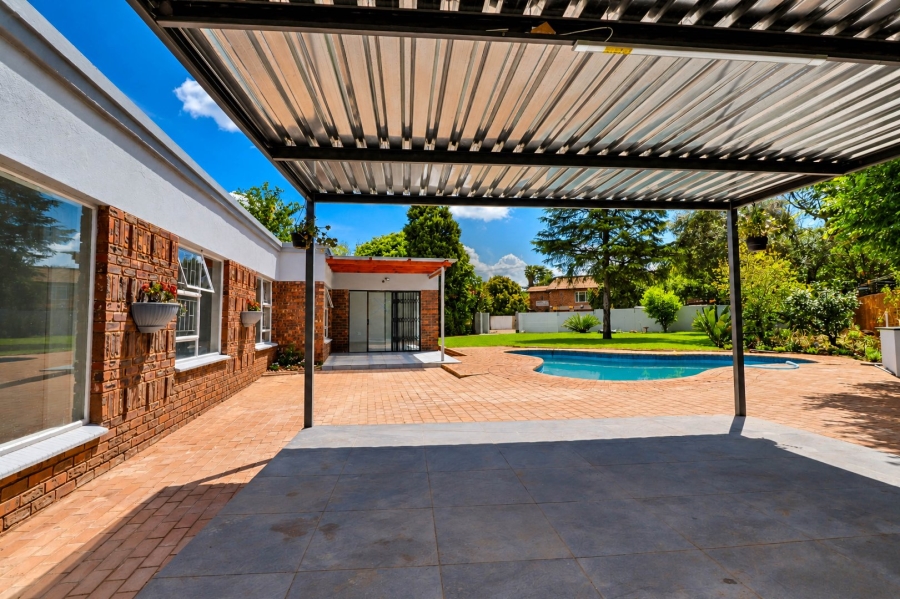 5 Bedroom Property for Sale in Wierda Park Gauteng