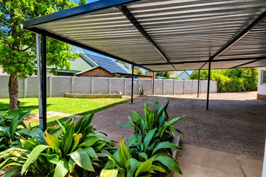 5 Bedroom Property for Sale in Wierda Park Gauteng