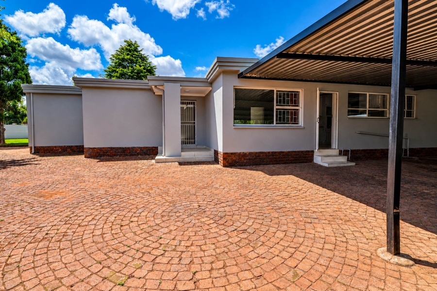 5 Bedroom Property for Sale in Wierda Park Gauteng
