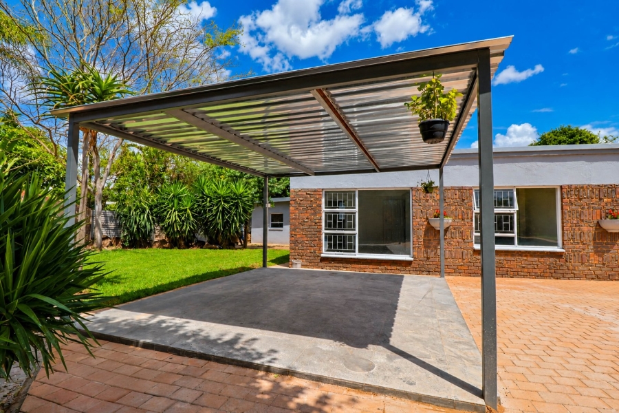 5 Bedroom Property for Sale in Wierda Park Gauteng