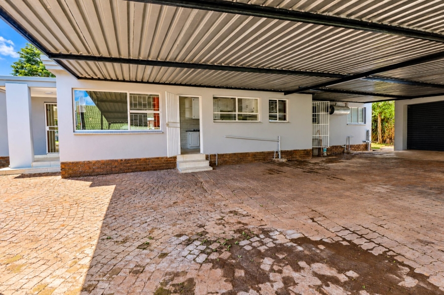 5 Bedroom Property for Sale in Wierda Park Gauteng