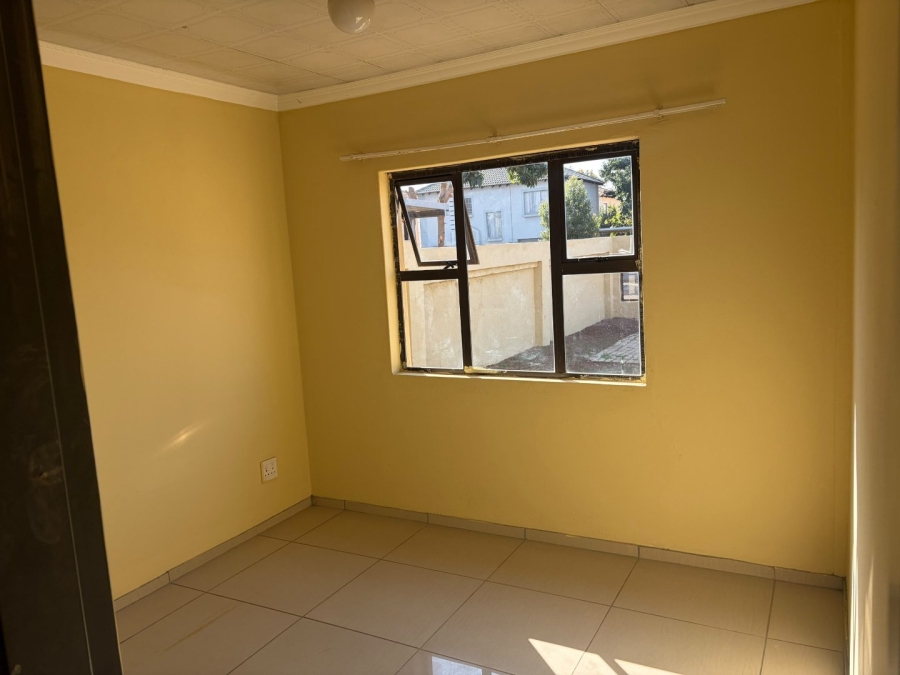 2 Bedroom Property for Sale in Rosslyn Gauteng