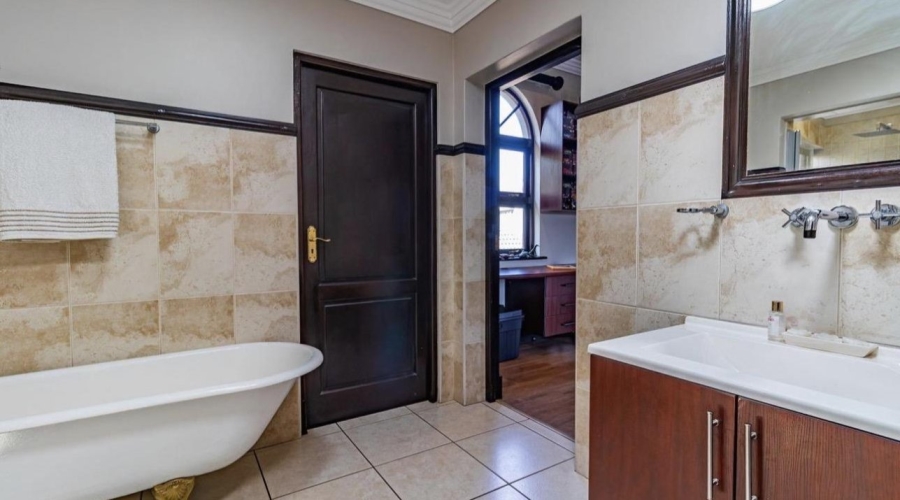 4 Bedroom Property for Sale in Blue Valley Golf Estate Gauteng