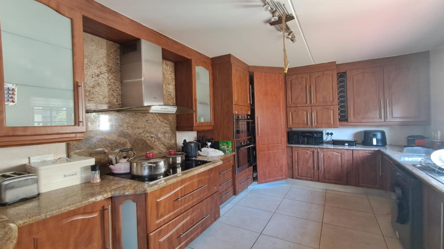 3 Bedroom Property for Sale in Noordwyk Gauteng