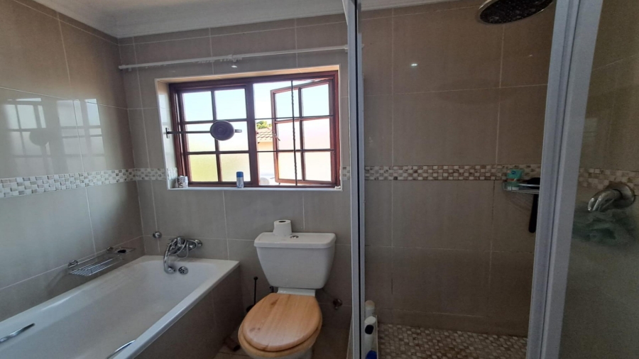 3 Bedroom Property for Sale in Noordwyk Gauteng