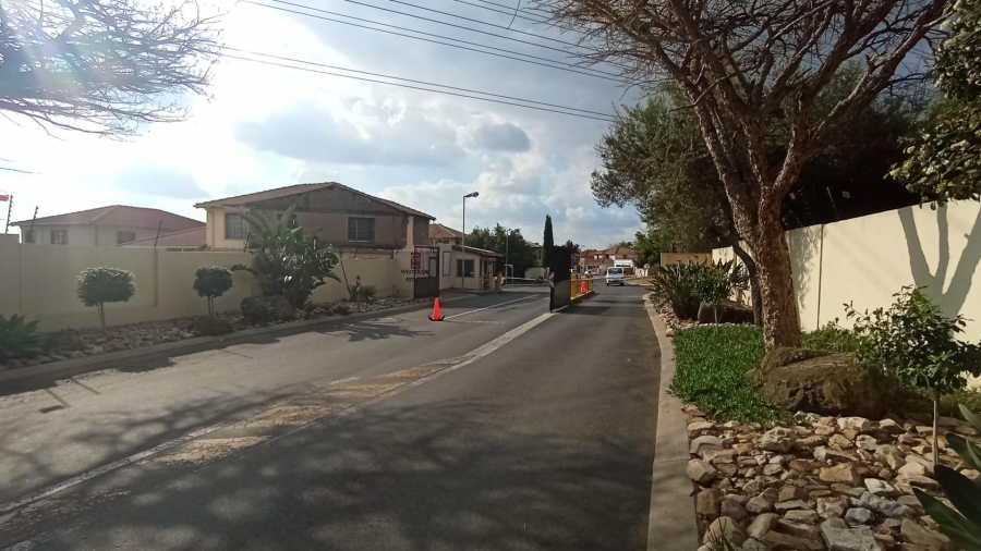 3 Bedroom Property for Sale in Noordwyk Gauteng