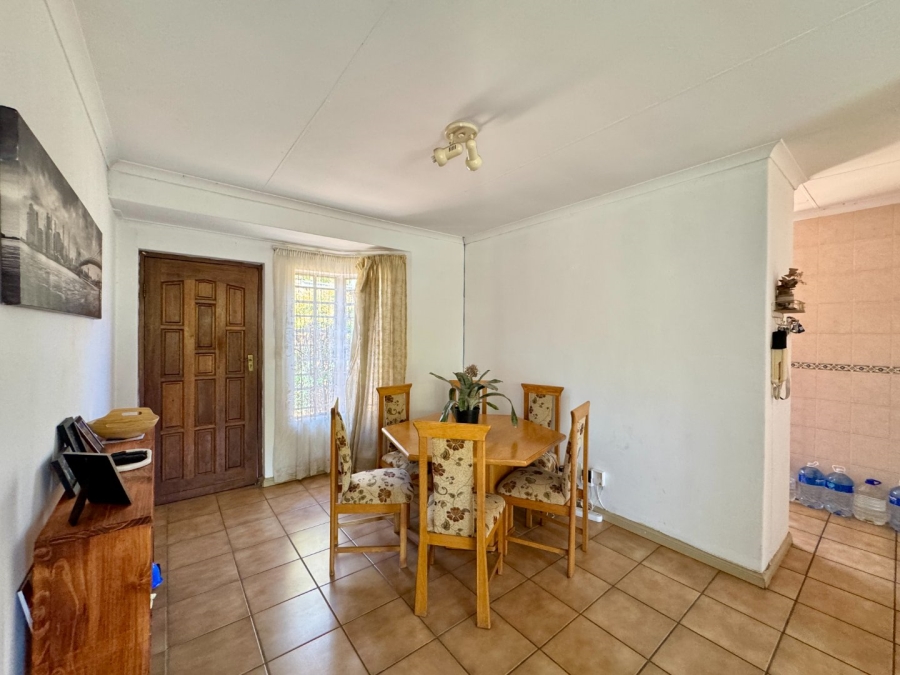 3 Bedroom Property for Sale in Die Hoewes Gauteng