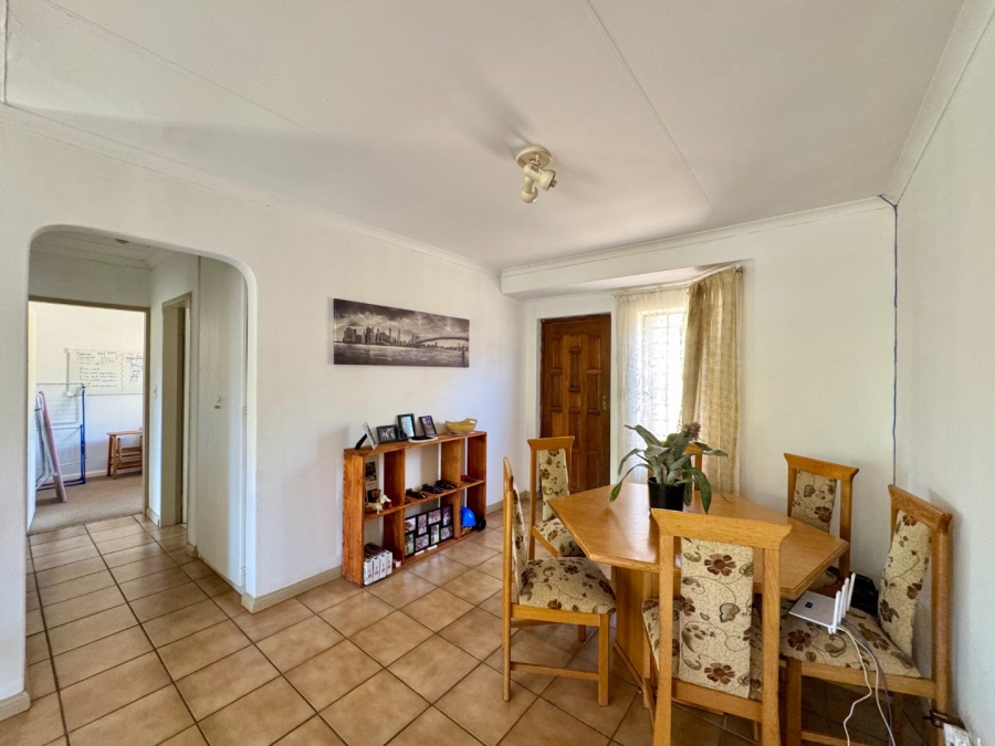 3 Bedroom Property for Sale in Die Hoewes Gauteng