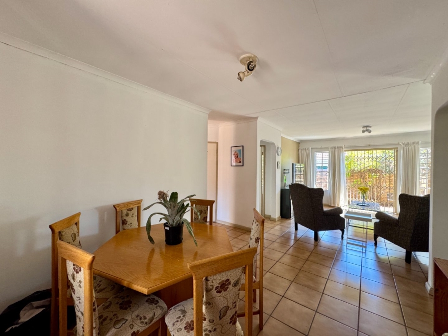 3 Bedroom Property for Sale in Die Hoewes Gauteng