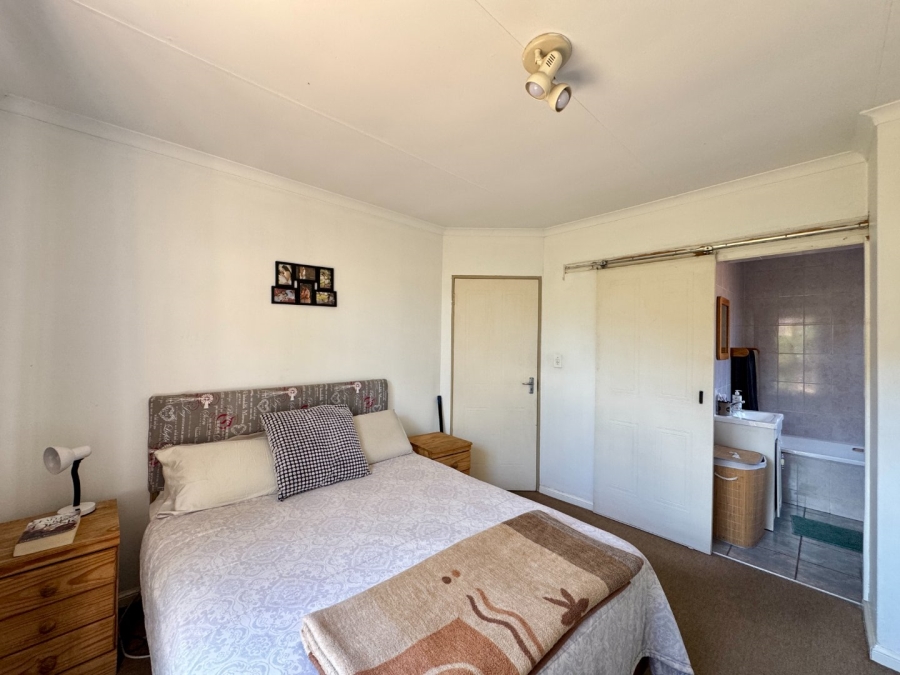3 Bedroom Property for Sale in Die Hoewes Gauteng
