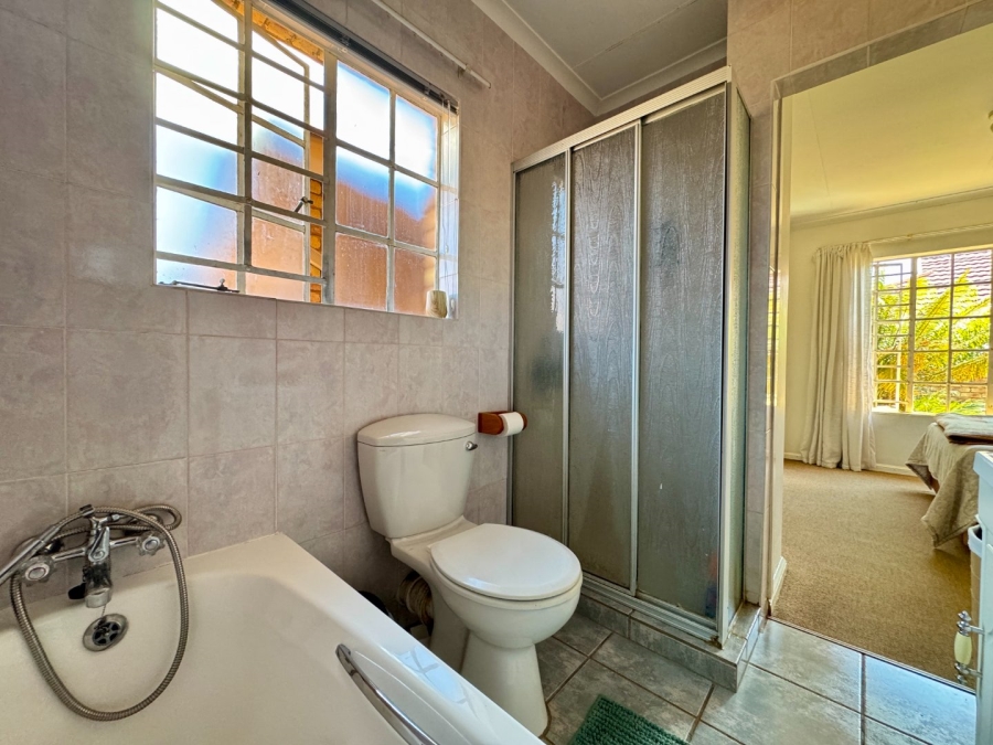 3 Bedroom Property for Sale in Die Hoewes Gauteng