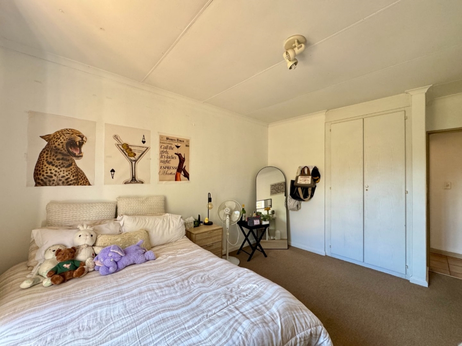 3 Bedroom Property for Sale in Die Hoewes Gauteng
