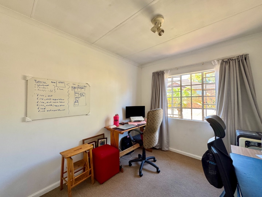 3 Bedroom Property for Sale in Die Hoewes Gauteng