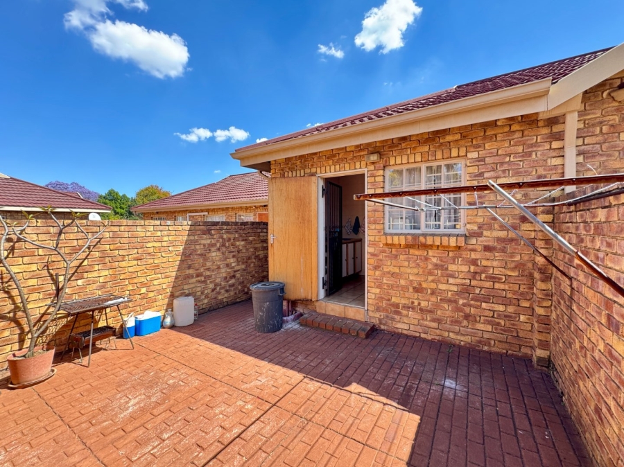 3 Bedroom Property for Sale in Die Hoewes Gauteng