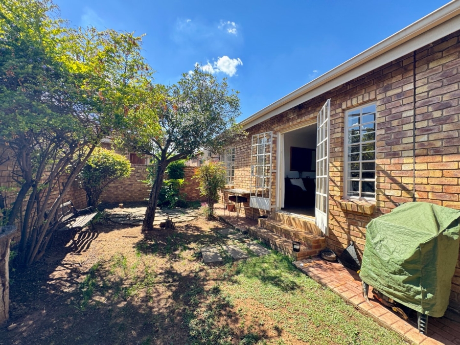 3 Bedroom Property for Sale in Die Hoewes Gauteng