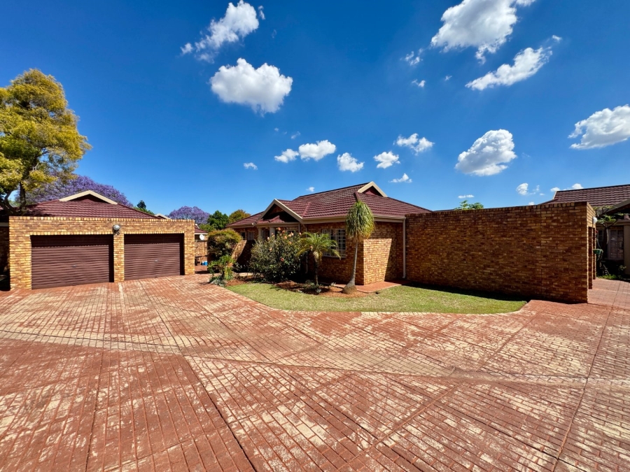 3 Bedroom Property for Sale in Die Hoewes Gauteng