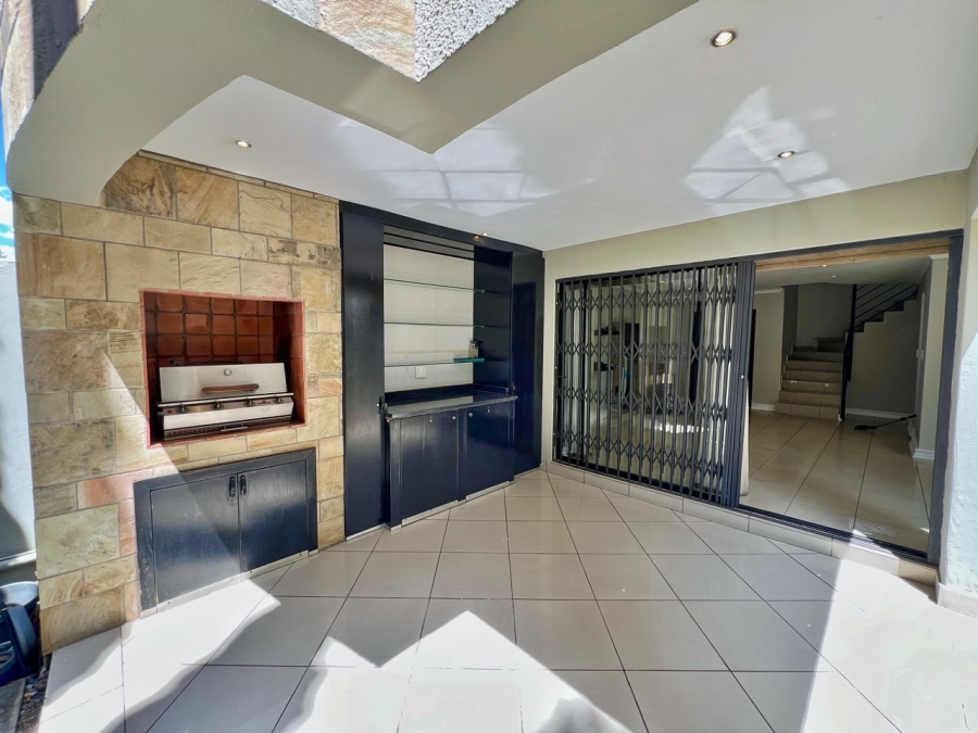 2 Bedroom Property for Sale in Melrose Gauteng