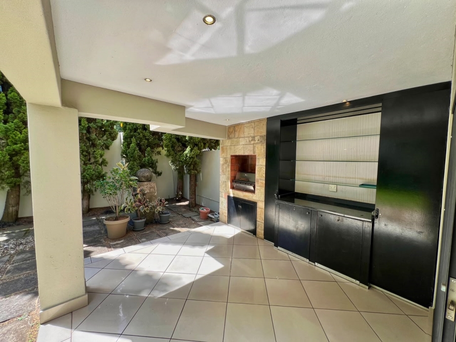 2 Bedroom Property for Sale in Melrose Gauteng