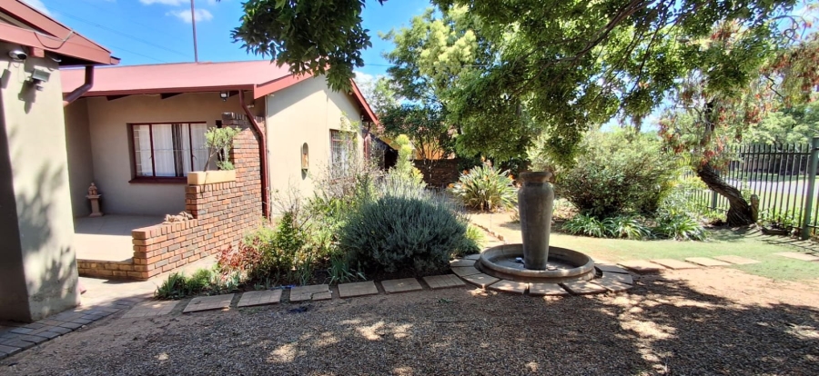 4 Bedroom Property for Sale in Kwaggasrand Gauteng