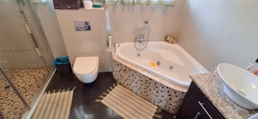 4 Bedroom Property for Sale in Kwaggasrand Gauteng