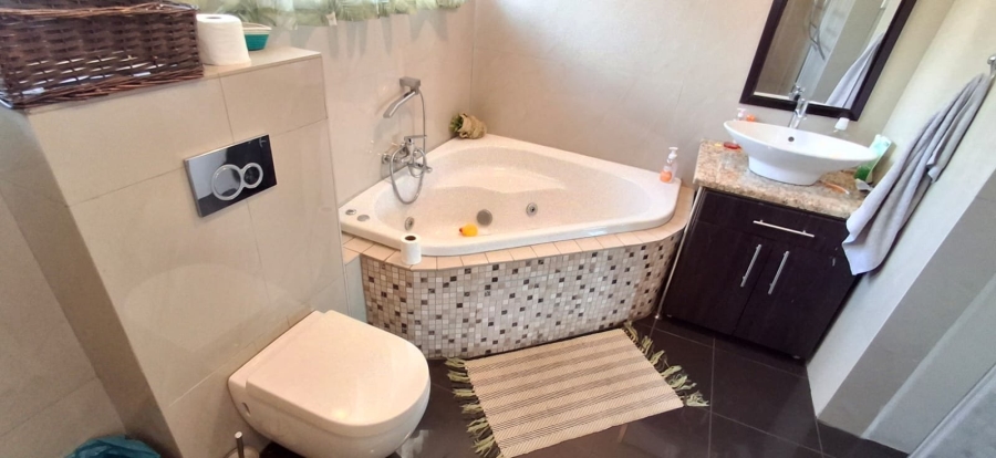 4 Bedroom Property for Sale in Kwaggasrand Gauteng