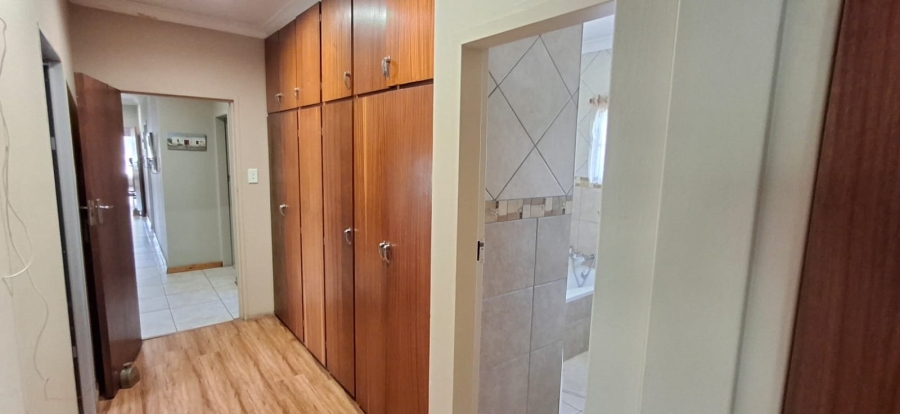 4 Bedroom Property for Sale in Kwaggasrand Gauteng
