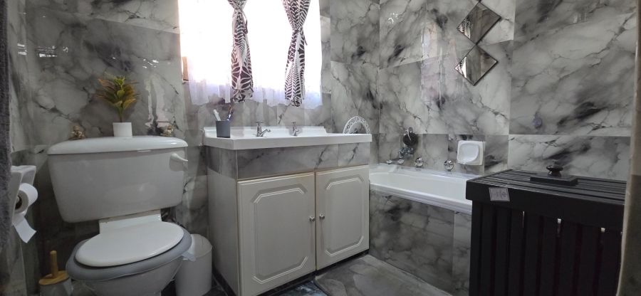 2 Bedroom Property for Sale in South Crest Gauteng