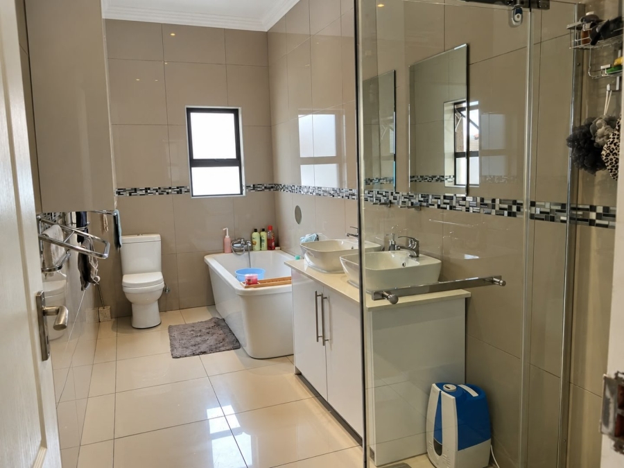 3 Bedroom Property for Sale in Blue Valley Golf Estate Gauteng