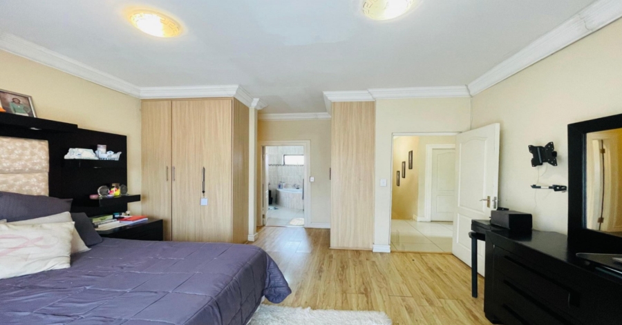4 Bedroom Property for Sale in Crescent Wood Country Estate Gauteng