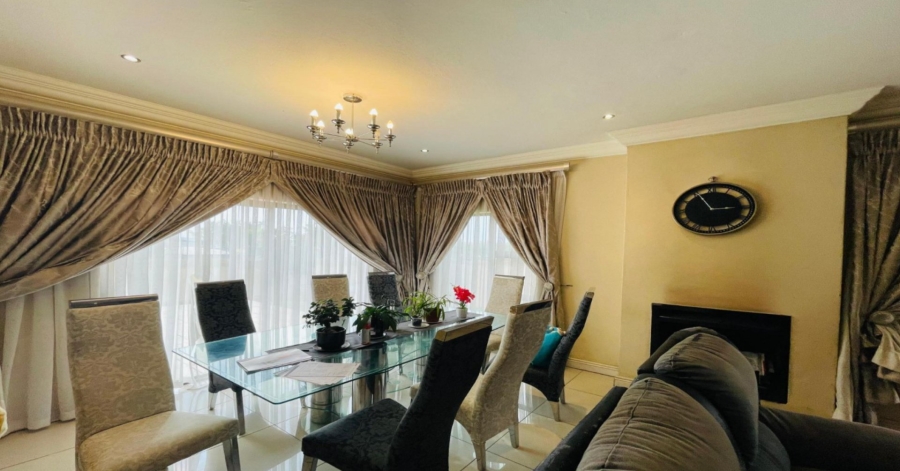 4 Bedroom Property for Sale in Crescent Wood Country Estate Gauteng