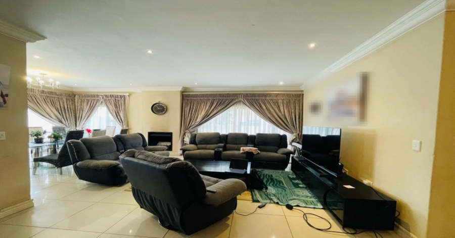 4 Bedroom Property for Sale in Crescent Wood Country Estate Gauteng
