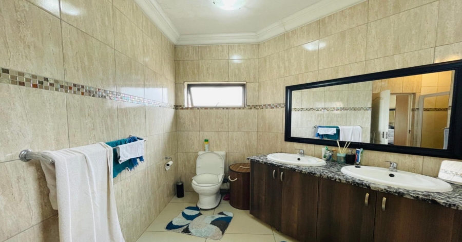 4 Bedroom Property for Sale in Crescent Wood Country Estate Gauteng