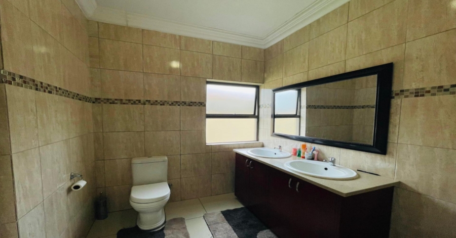 4 Bedroom Property for Sale in Crescent Wood Country Estate Gauteng