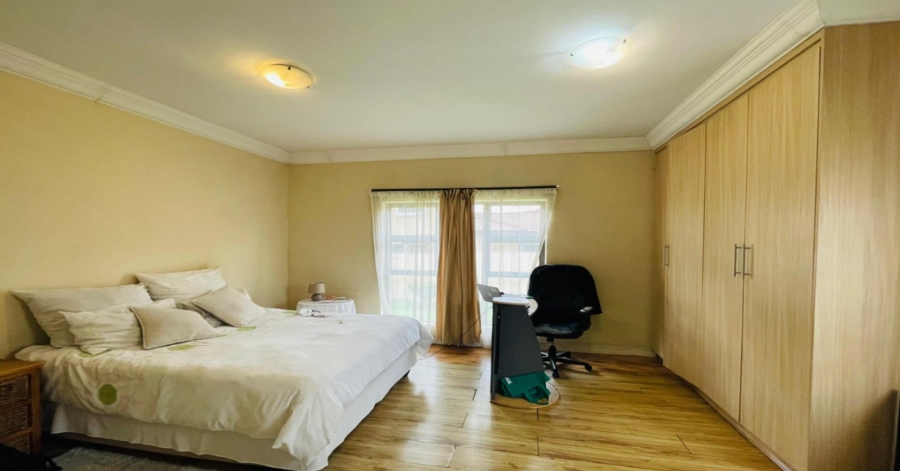 4 Bedroom Property for Sale in Crescent Wood Country Estate Gauteng