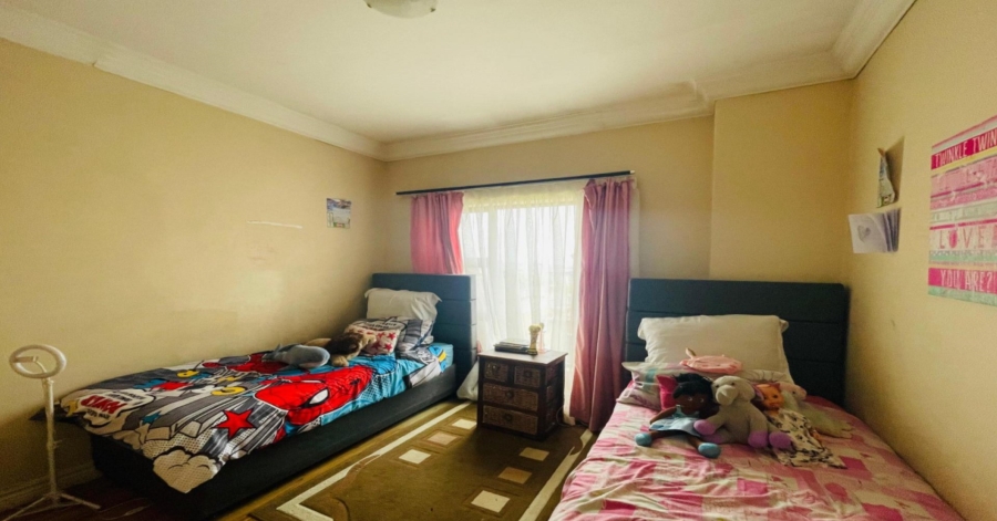 4 Bedroom Property for Sale in Crescent Wood Country Estate Gauteng