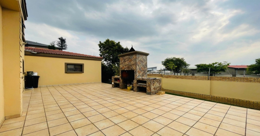 4 Bedroom Property for Sale in Crescent Wood Country Estate Gauteng