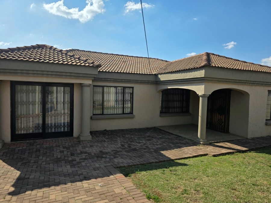 5 Bedroom Property for Sale in Kwaggasrand Gauteng