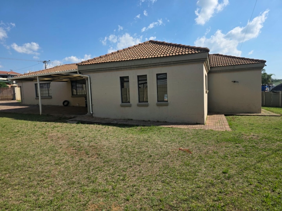 5 Bedroom Property for Sale in Kwaggasrand Gauteng