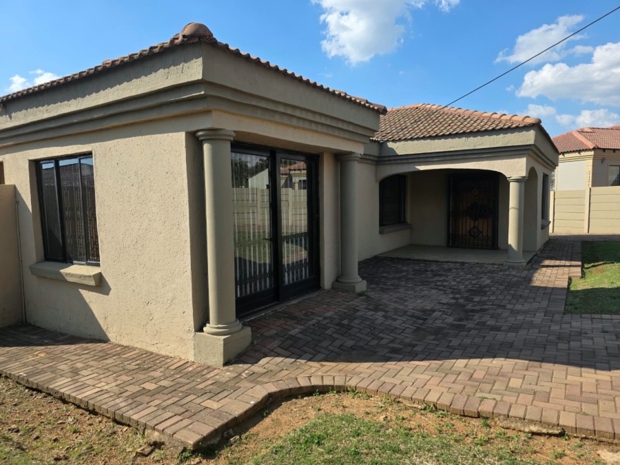 5 Bedroom Property for Sale in Kwaggasrand Gauteng